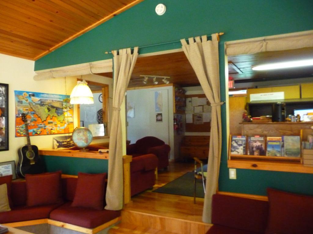 HI Castle Mountain Hostel Exterior foto