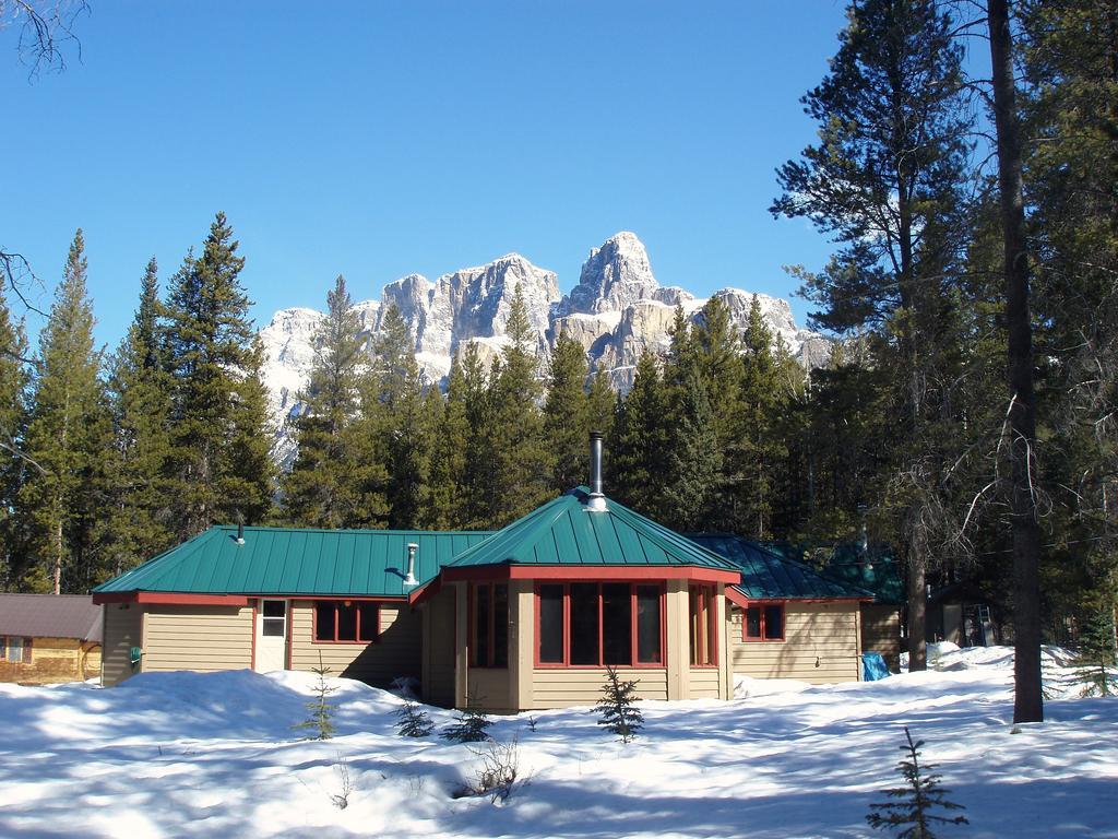 HI Castle Mountain Hostel Exterior foto